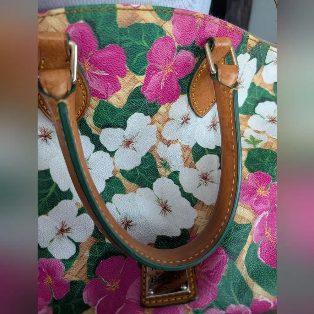 Dooney & Bourke exterior excellent